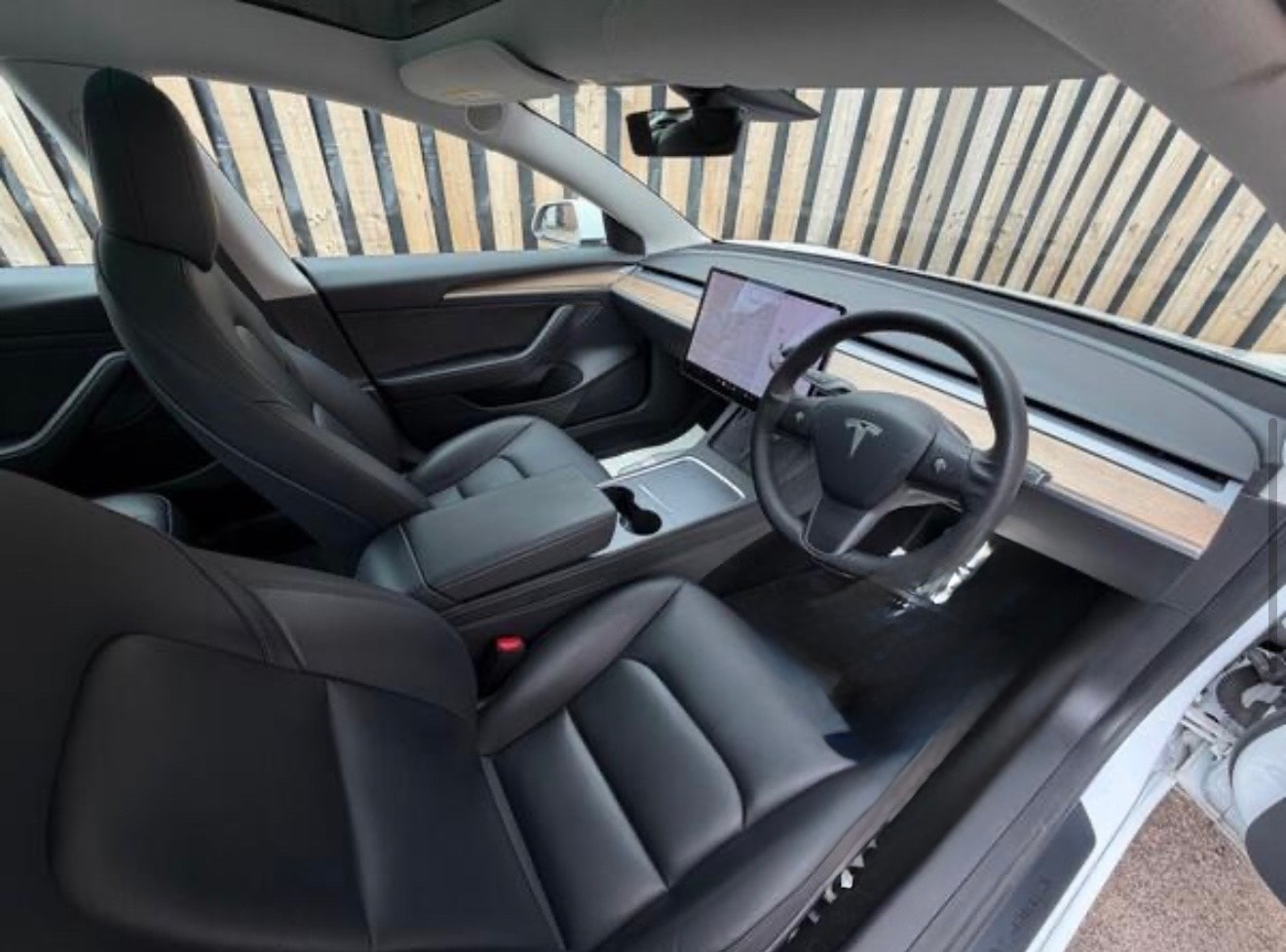 Tesla Model 3 Long Range thumbnail 3