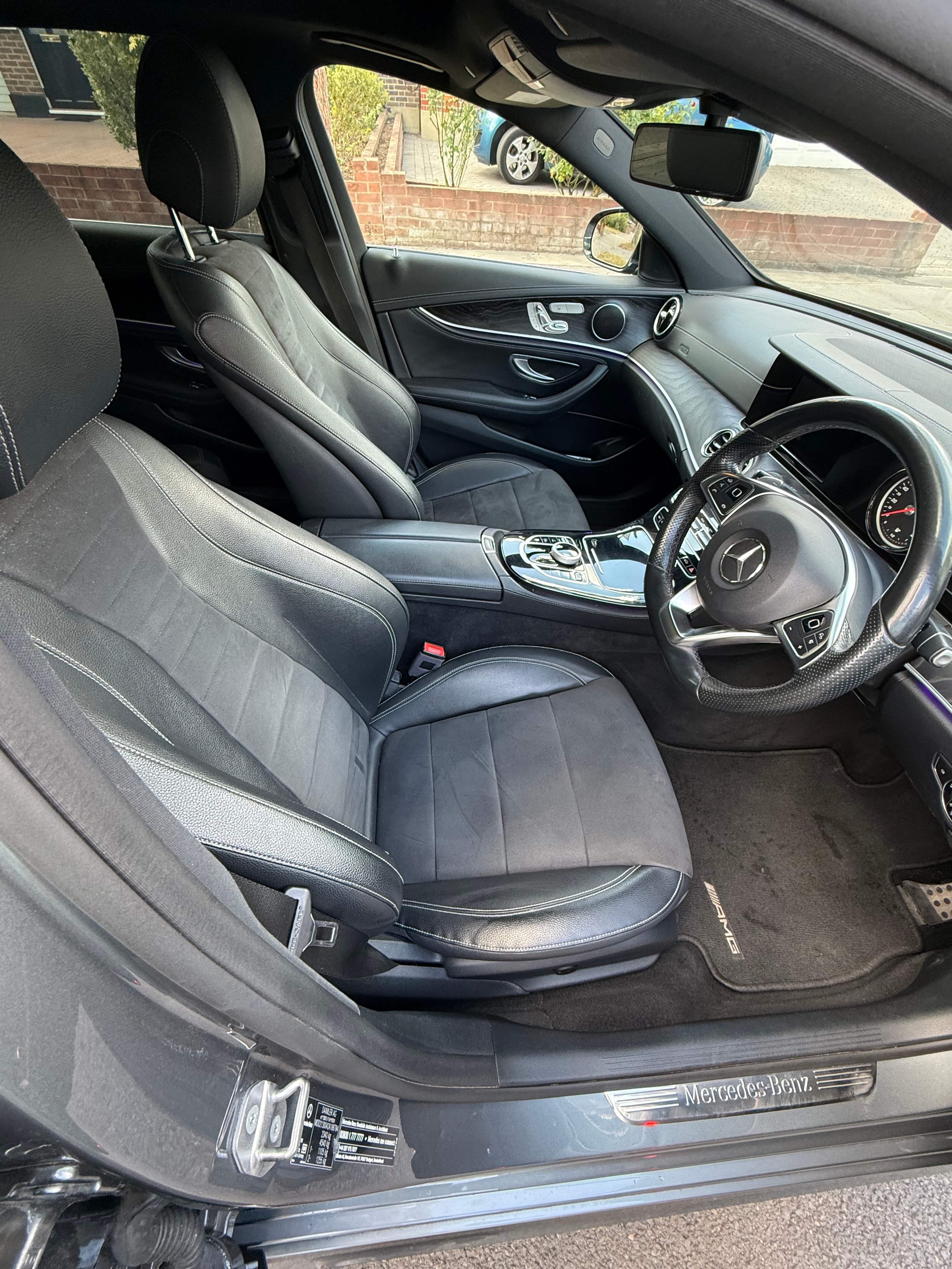 Mercedes E220d AMG Line Premium thumbnail 3